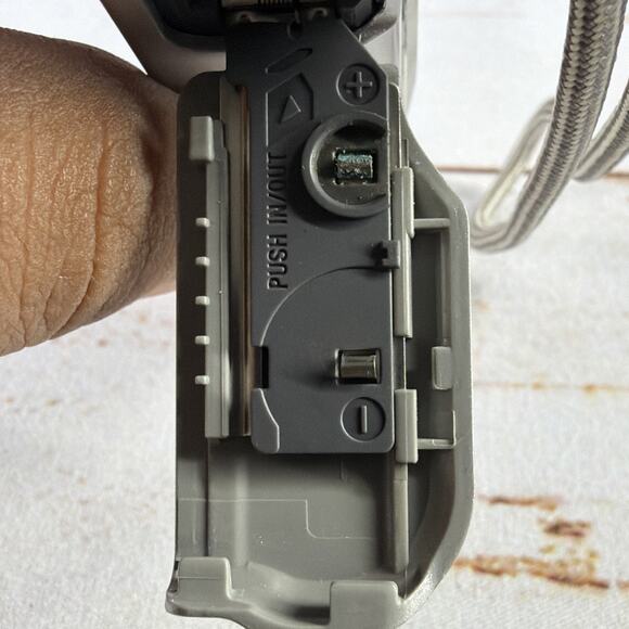 Sony Cyber-shot DSC-S2100 12.1MP Digital Camera Parts/Repair Won’t Power On - Picture 6 of 6